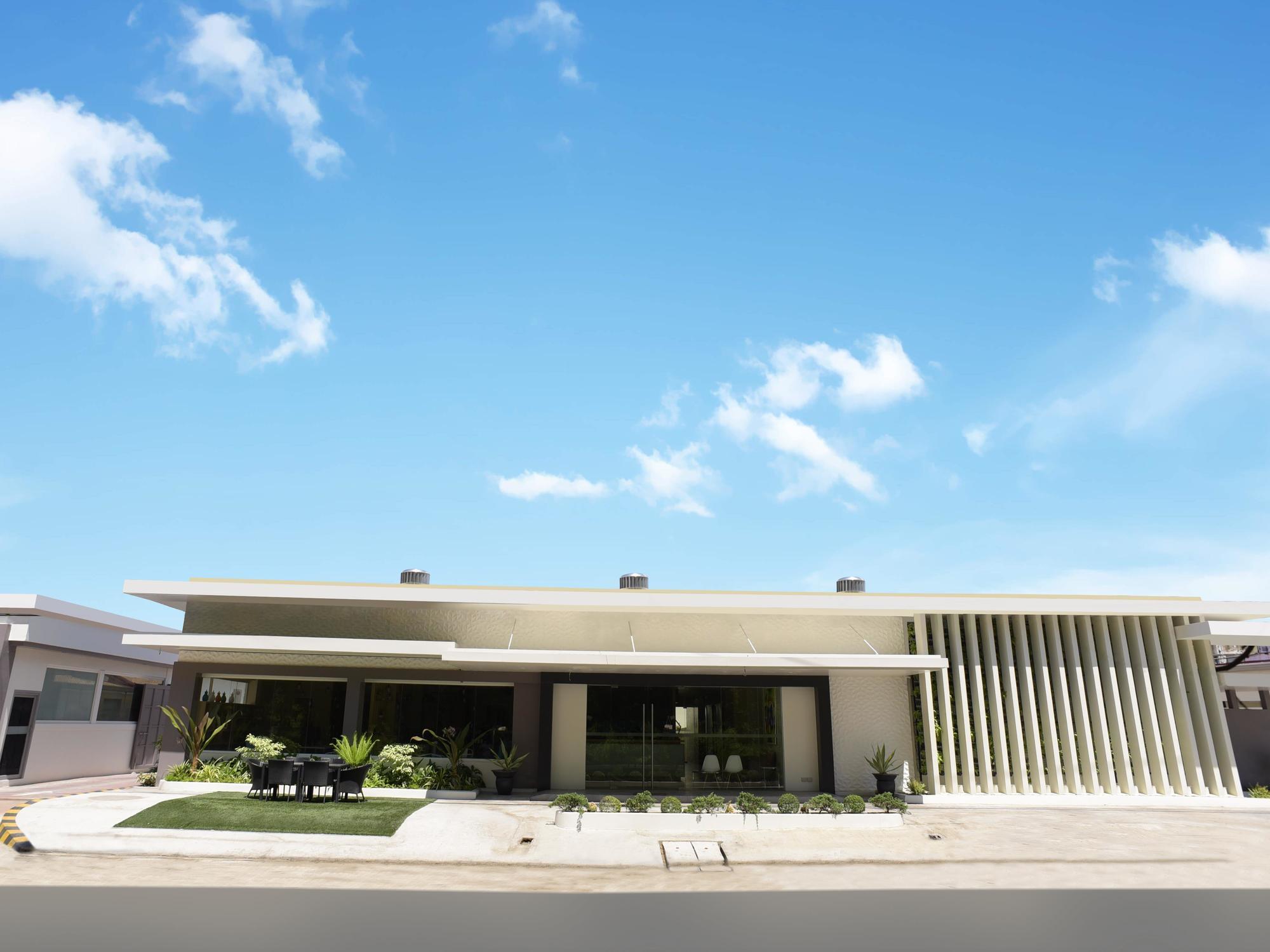 Laoag Parklane Hotel Exterior photo